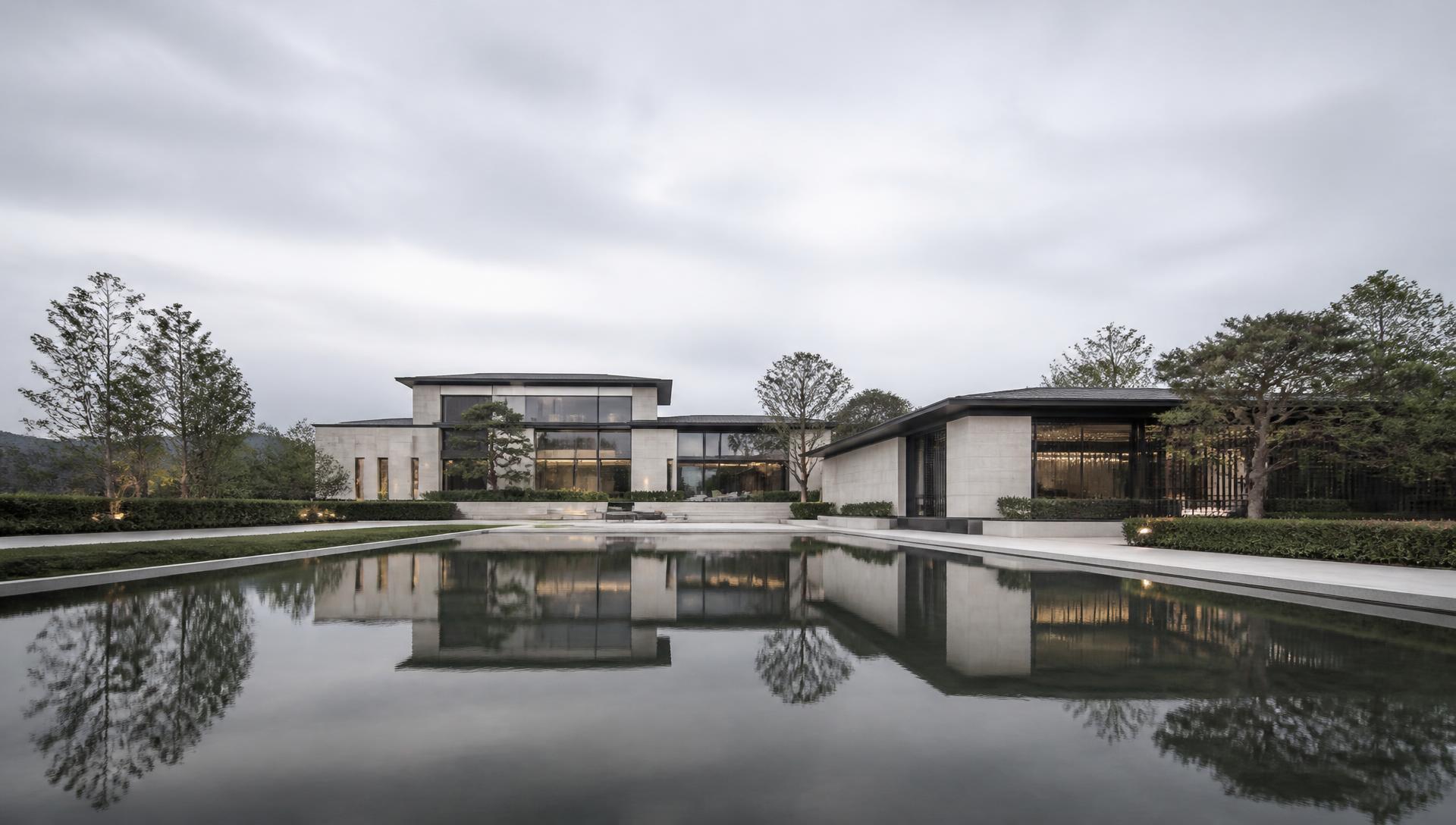 Minimal modern estate representing the properties UNAMAINTENANCE LLC maintains